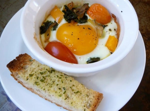 Baked-Eggs-wGarlic-Toast