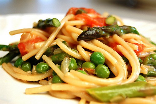 veggie pasta with asparagus and peas