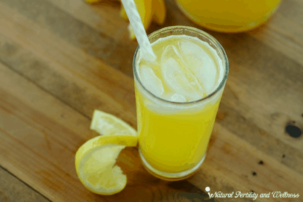 Healthy homemade peach lemonade